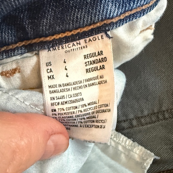 American Eagle Outfitters Light Blue Denim Jeans, Tomgirl fit size 4 - Picture 6 of 8